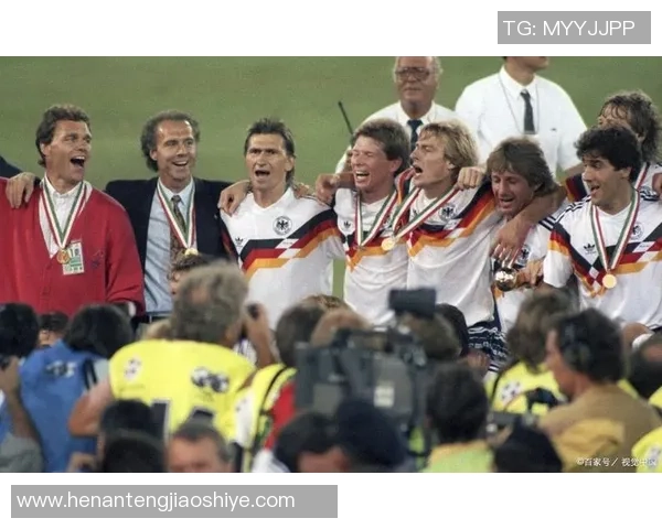 世界足球巨星绰号背后的故事与传奇人物解析